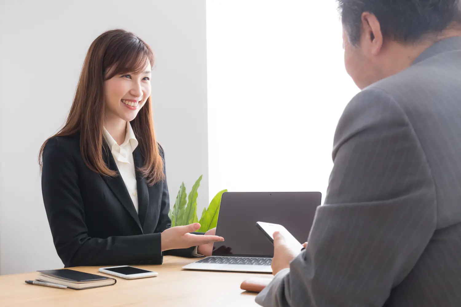 給与計算アウトソーシングサービスを導入いただいた製造業のお客様の声